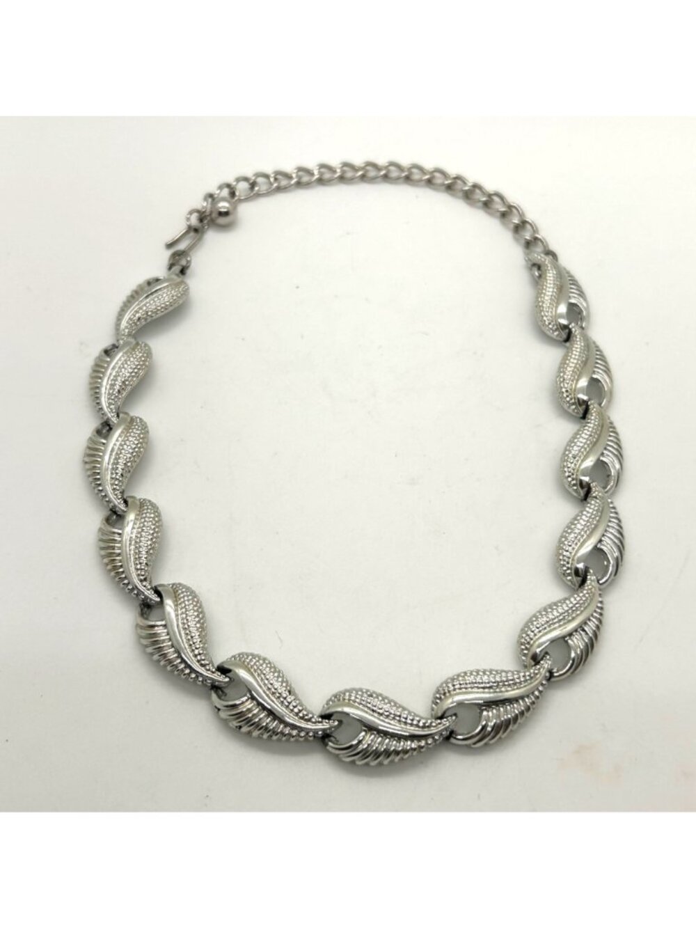 Choker Collar Necklace Silver Tone Articulated Textured Leaf Link Chain Vintage - Picture 2 of 16